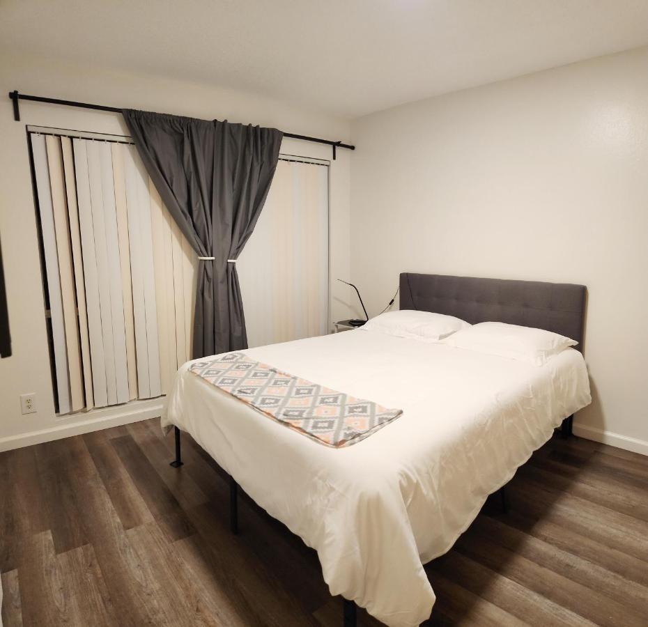 Centrally Located, 4X Queen, 300 Mbps Internet With Backyard! Hemet Exterior foto