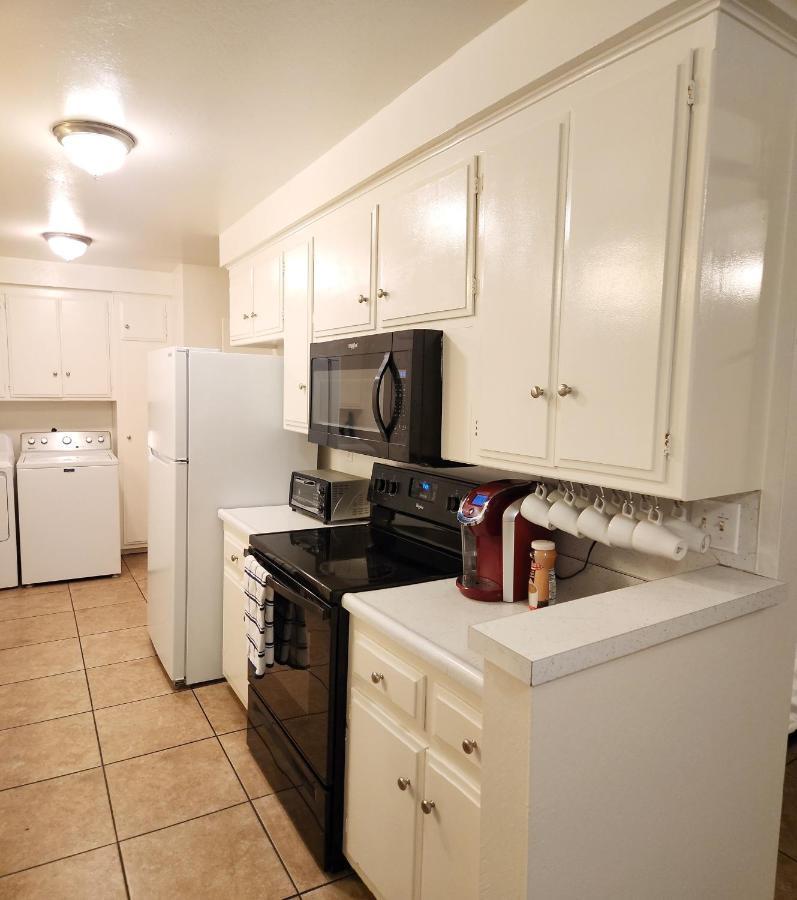 Centrally Located, 4X Queen, 300 Mbps Internet With Backyard! Hemet Exterior foto